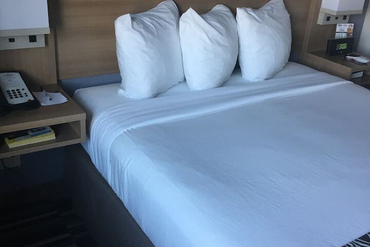 Room 32 of 61
