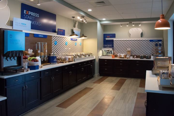 Holiday Inn Express and Suites West Memphis by IHG