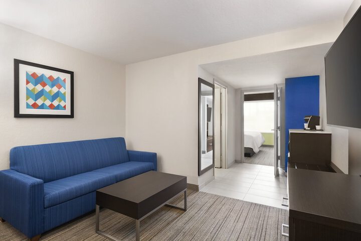 Room 9 of 36
