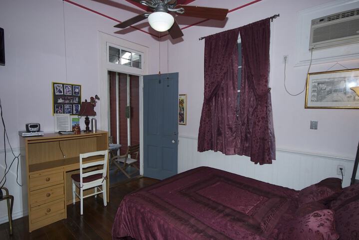 Room 10 of 35