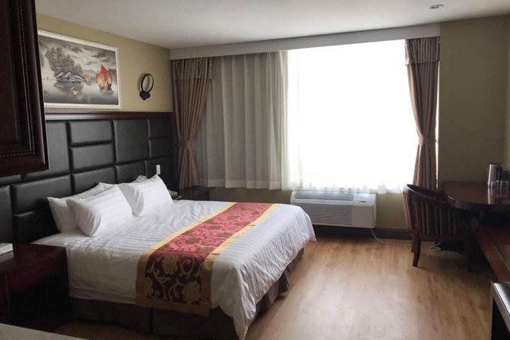 Room 21 of 34