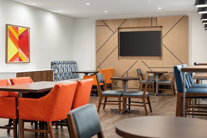 Holiday Inn Express Hotel & Suites Edmond by IHG