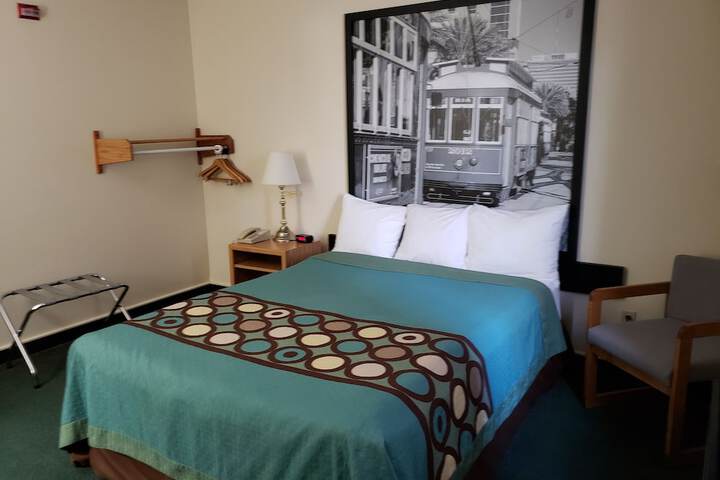 Super 8 by Wyndham Moose Jaw SK