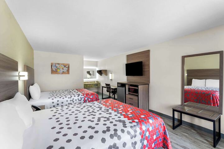 Room 16 of 40