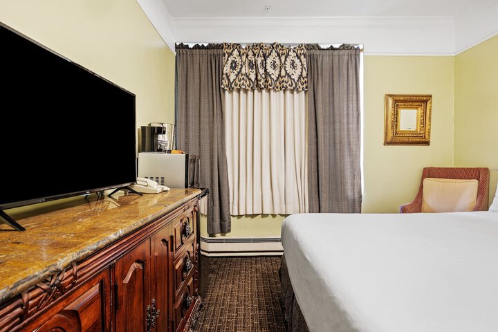 Room 33 of 51