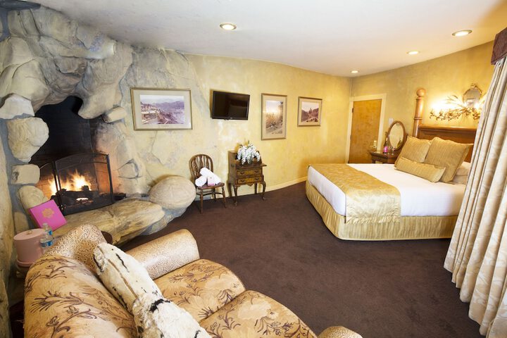 Room 374 of 461