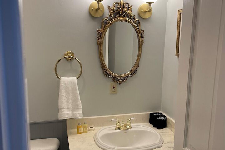 Room 46 of 87