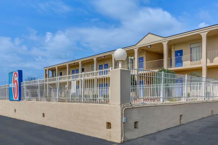 Motel 6 Americus GA