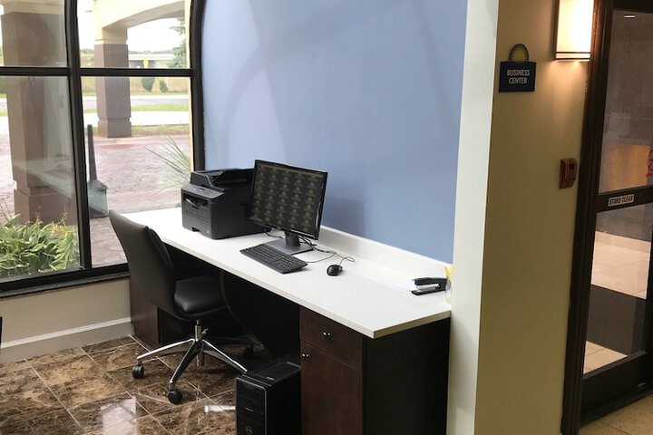 Days Inn & Suites by Wyndham Rochester Hills MI