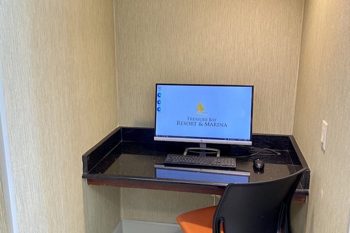 Business Center 52 of 70