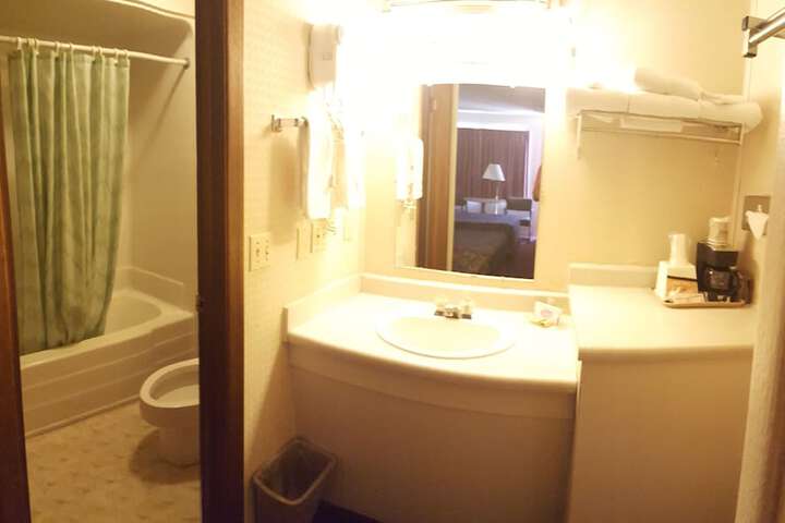 Room 27 of 40