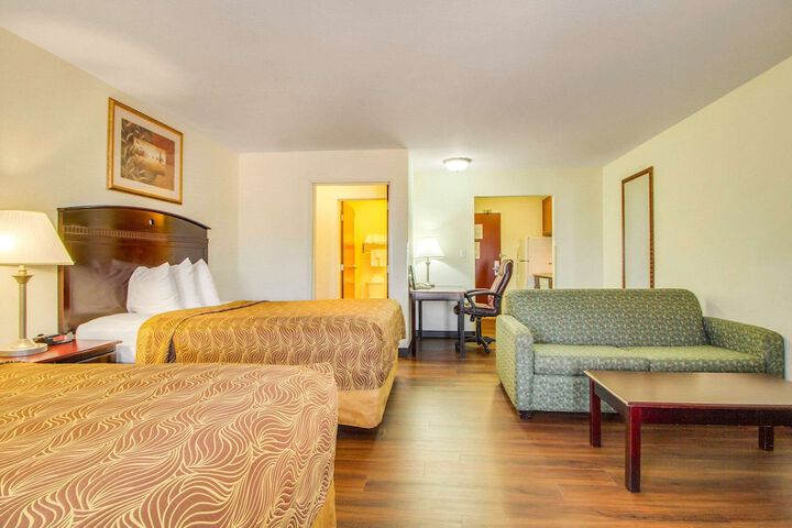 Room 18 of 28