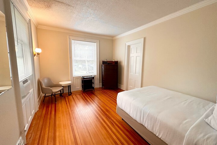 Room 95 of 312
