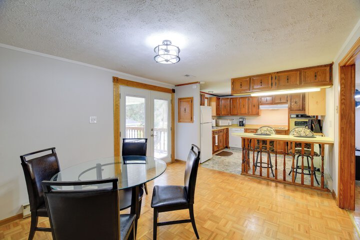 Bluefield Home w / Covered Deck - Near Parks!