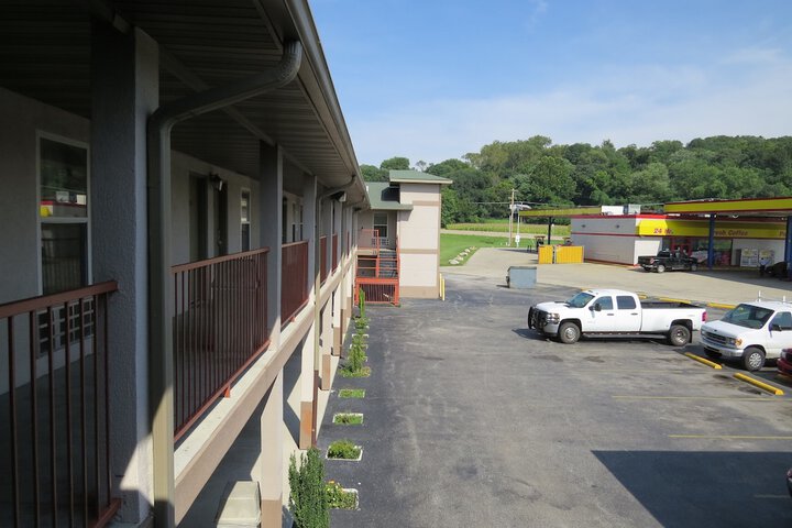 First Western Inn Caseyville