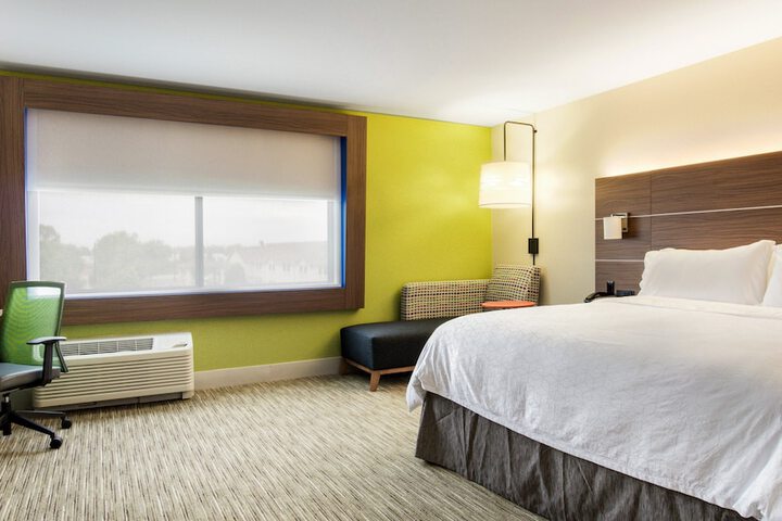 Holiday Inn Express & Suites Racine by IHG