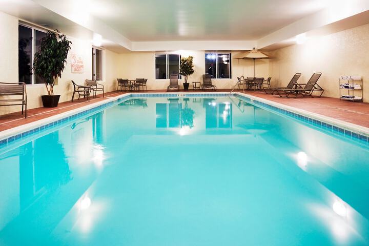Holiday Inn Express & Suites Carrollton by IHG