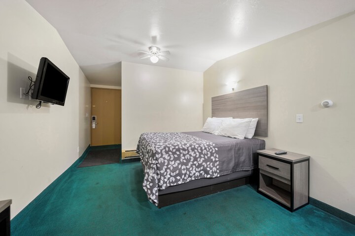 Room 9 of 66