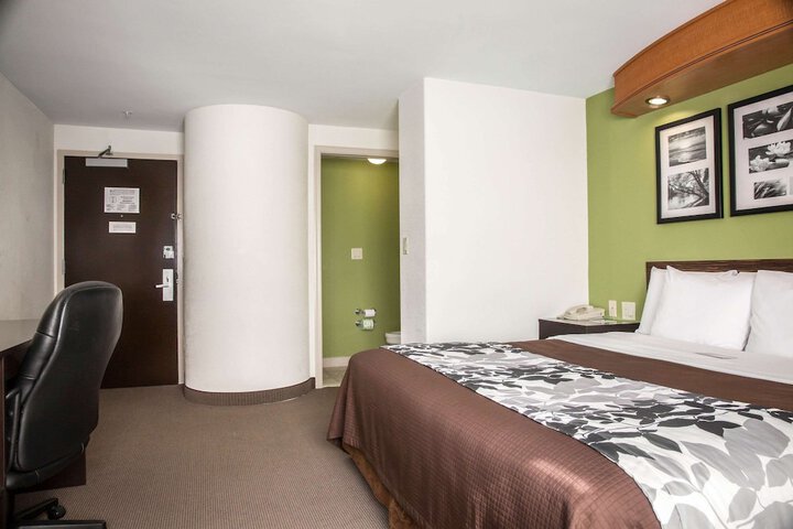 Room 32 of 45