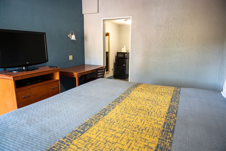 Room 9 of 17