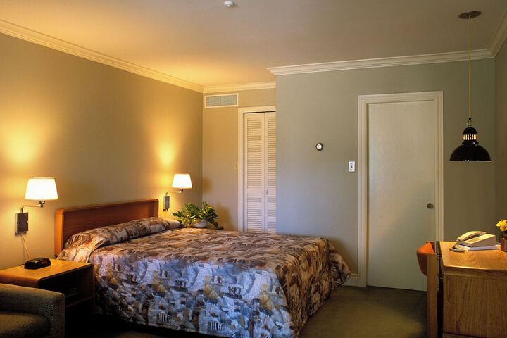 Room 7 of 13