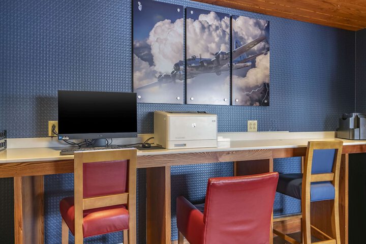 Business Center 26 of 27