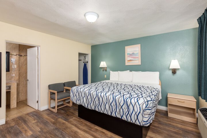 Room 17 of 25