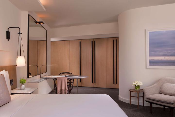 Room 53 of 122