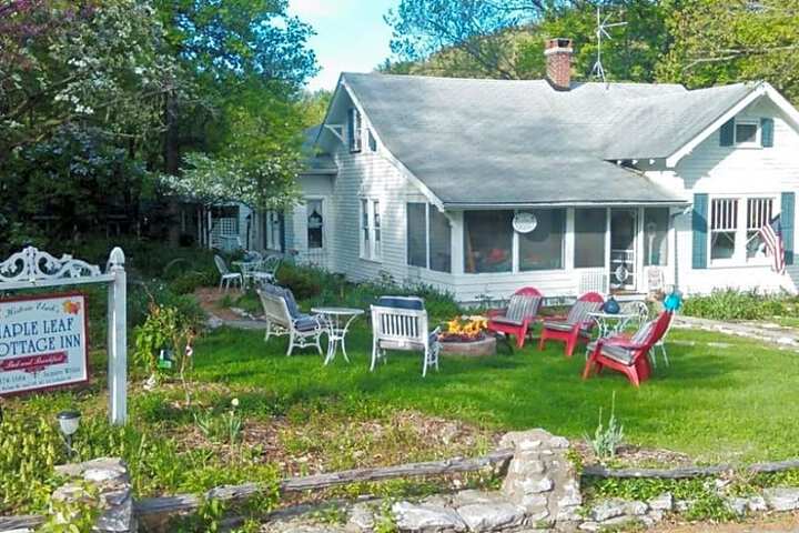 Maple Leaf Cottage Inn