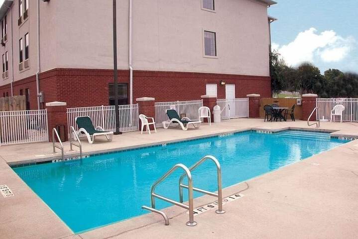 Comfort Inn & Suites Fultondale Gardendale I-65
