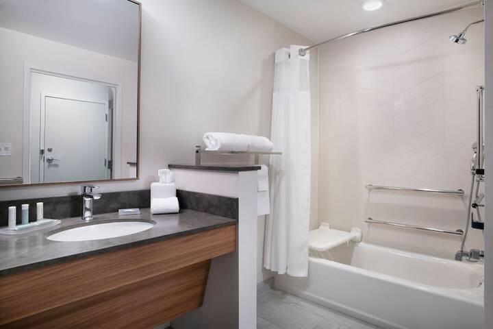 Room 14 of 27
