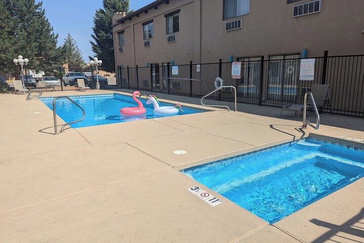 Sagebrush Inn & Suites