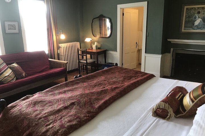 Room 9 of 80
