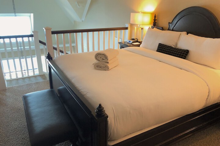 Oak Bay Beach Hotel
