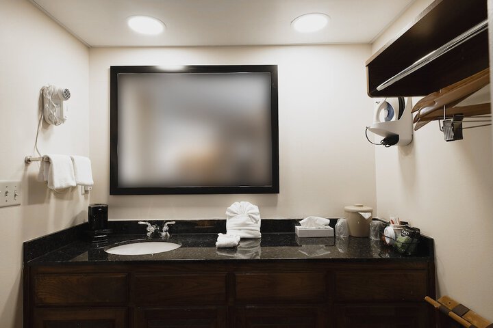 Room 27 of 37