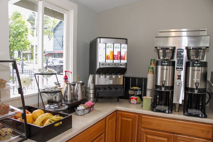 Breakfast/Coffee Service 26 of 32