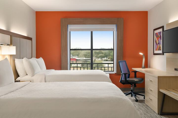 Room 28 of 39