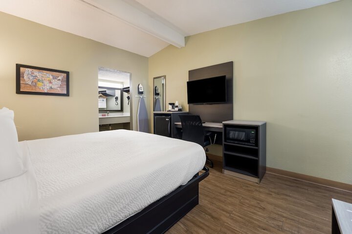 Room 14 of 28