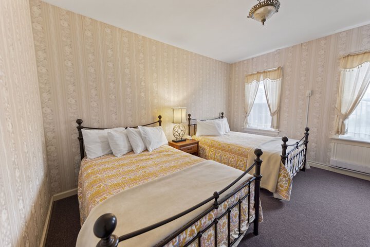 Room 10 of 13