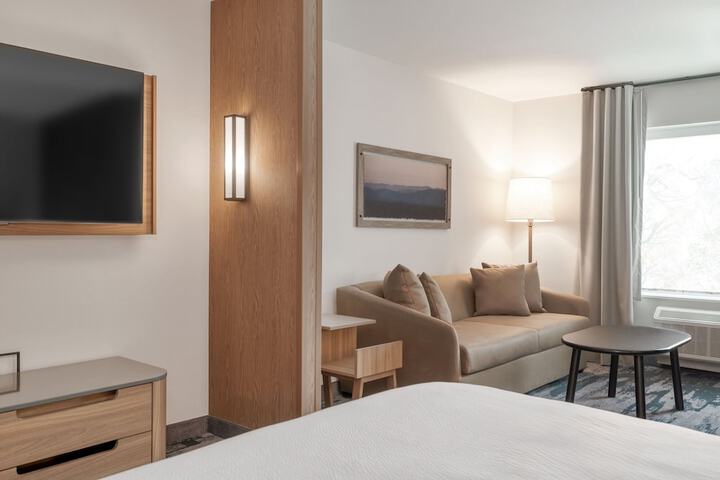 Room 11 of 22