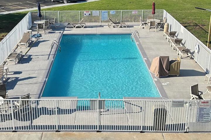 Pool 10 of 67