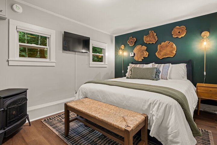 The Aurora Inn & Cottages