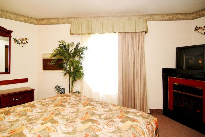 Room 8 of 25