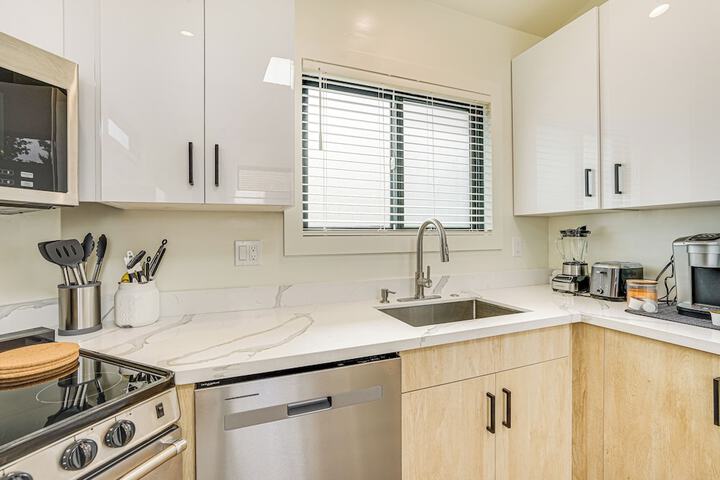 Bay Area Apt w / Patio: Near Parks & Hiking!