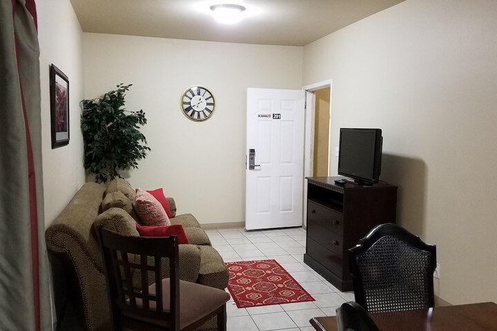 Crossroads Inn & Suites