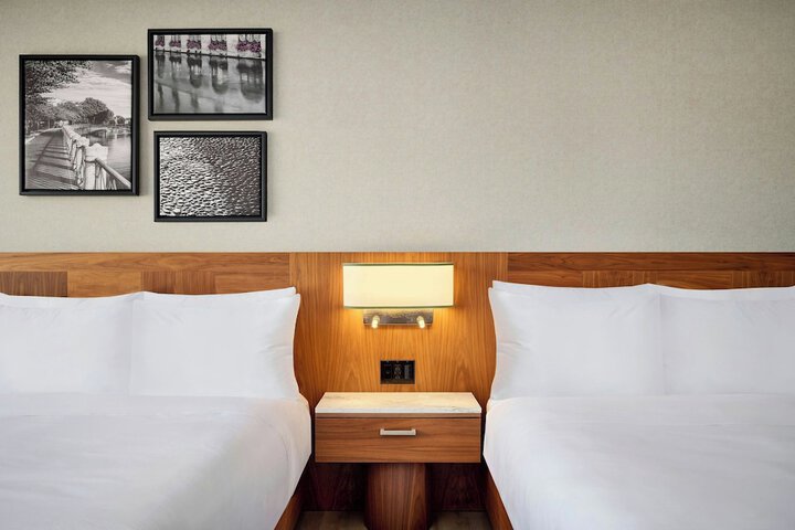 Ômage Hotel Montreal Laval, a Tribute Portfolio Hotel