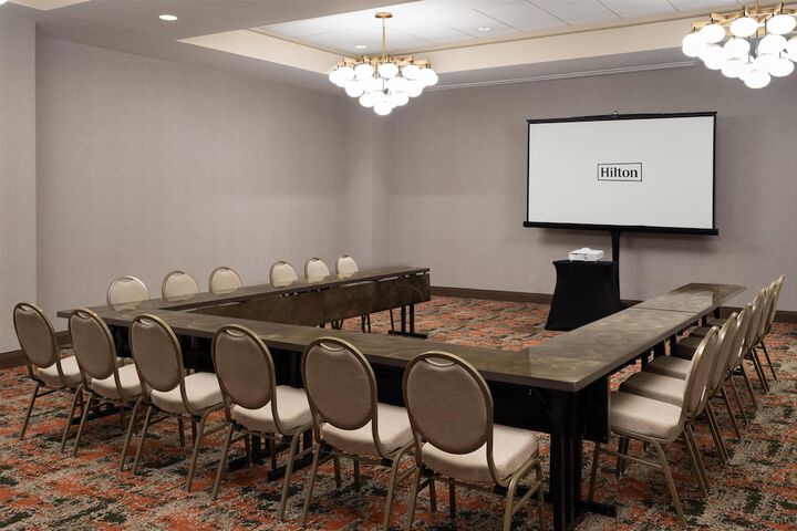 Embassy Suites by Hilton Charleston Airport Convention Ctr
