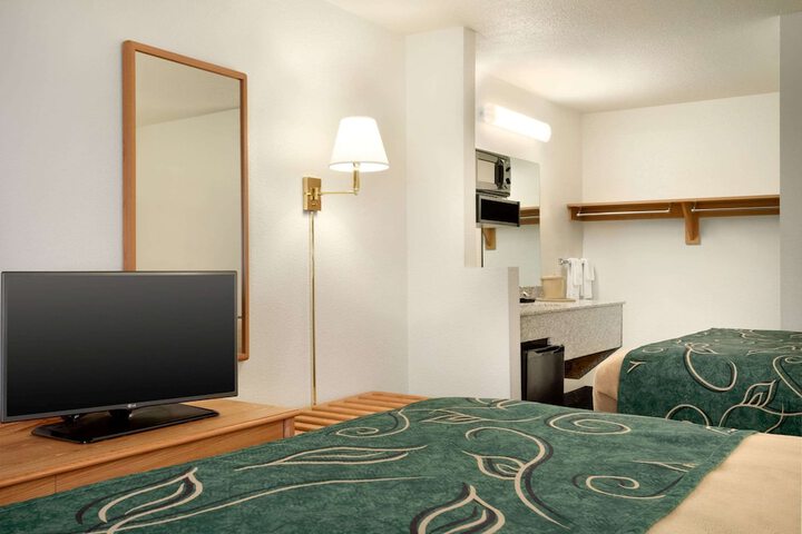 Room 7 of 19