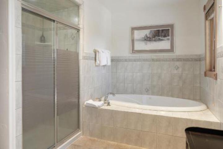 Mountain Peak 3.5 Bathrooms Home