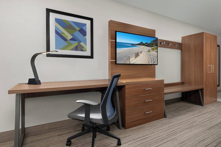 Holiday Inn Express Hotel & Suites Marina - State Beach Area by IHG